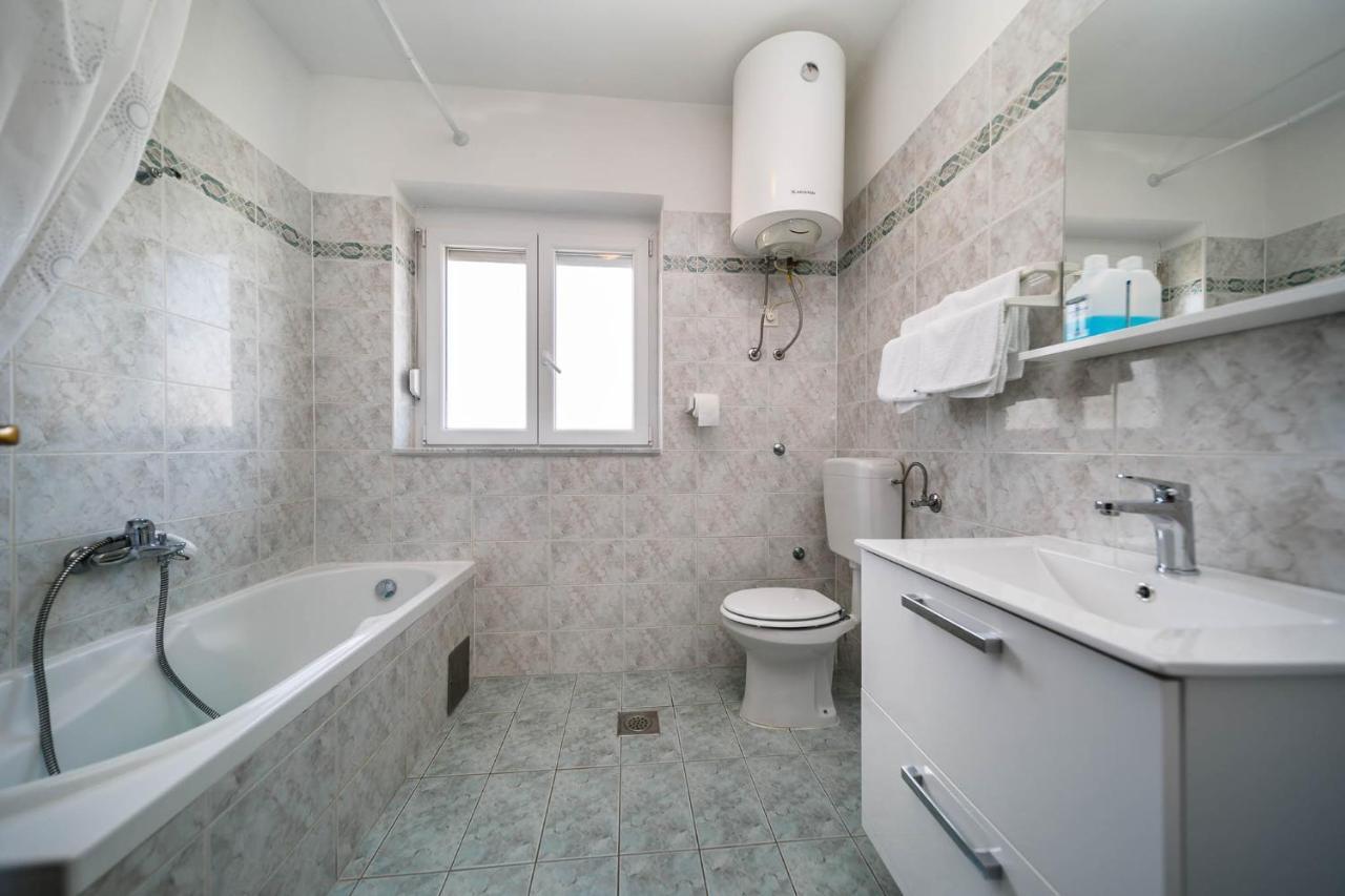 Apartments Mate Balote 54 크르크 외부 사진